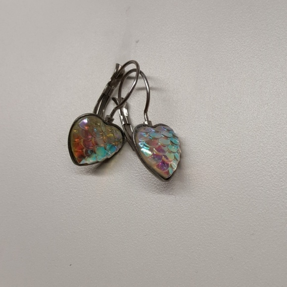 NEW iridescent mermaid scale drop earrings - Picture 7 of 7
